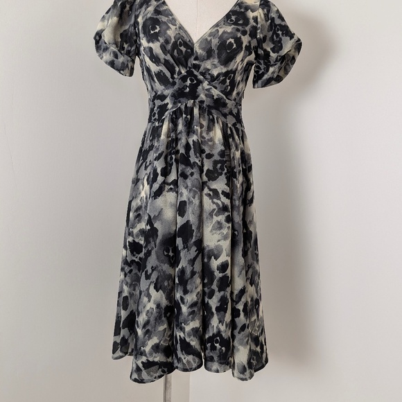 Abstract Mini Dress Sweetheart Neckline Puff Sleeves A-line Empire Waist - Picture 10 of 12